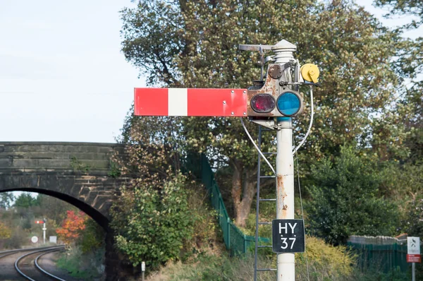 Semaforo Segnale ferroviario in posizione di stop pericolo — Foto Stock