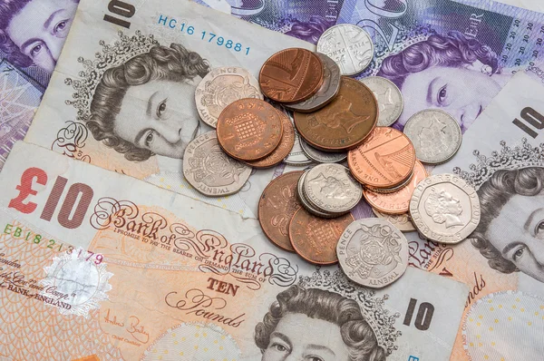 Velká Británie bankovky a mince — Stock fotografie