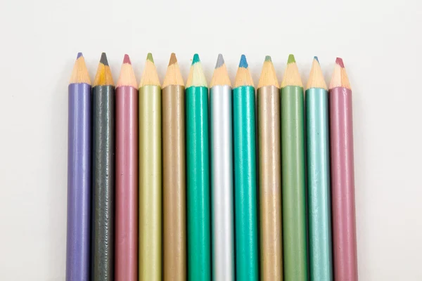 Fémes színező ceruza egy sorban — Stock Fotó