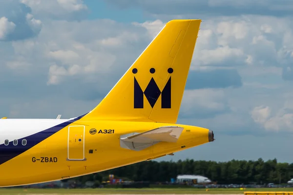 Monarch Airlines Airbus A321 staart — Stockfoto