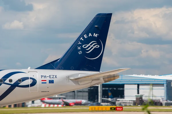 (Skyteam) KLM Cityhopper Embraer Erj-190 staart — Stockfoto