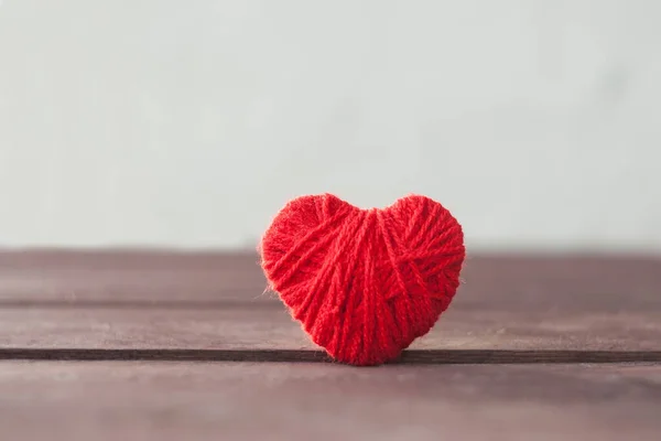 Red Heart Wool Thread Valentine Day Concept — Stock Photo, Image