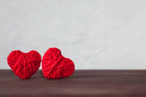 Two Red Hearts Wool Thread Valentine Day Concept — Stock Photo, Image