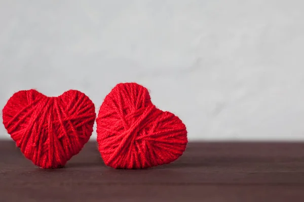 Two Red Hearts Wool Thread Valentine Day Concept — Stock Photo, Image