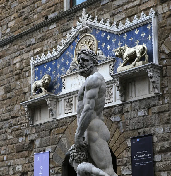Statuen auf der Piazza della Signoria, Florenz, Italien — Stockfoto