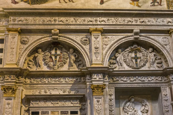 Interieurs en details van de kathedraal van Siena, Siena, Italië — Stockfoto