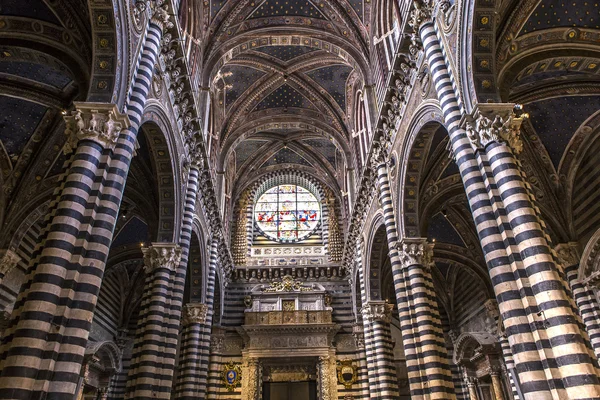 インテリアと、シエナ、イタリアのシエナ大聖堂の詳細 — ストック写真