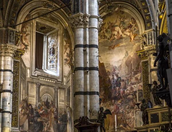 Interiors and details of Siena cathedral, Siena, Italy — Stock Photo, Image