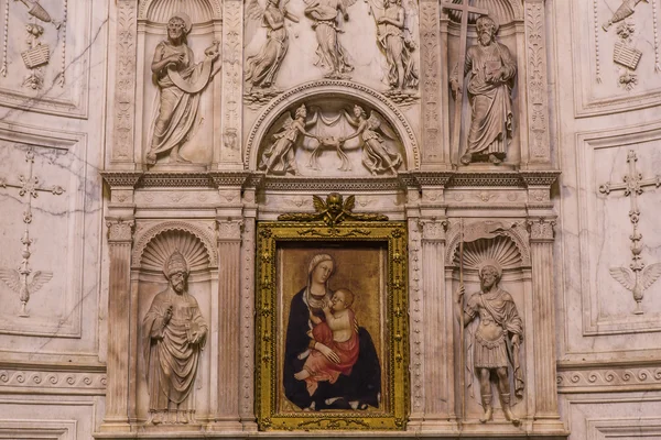 Interiør og detaljer om Sienakatedralen, Siena, Italia – stockfoto