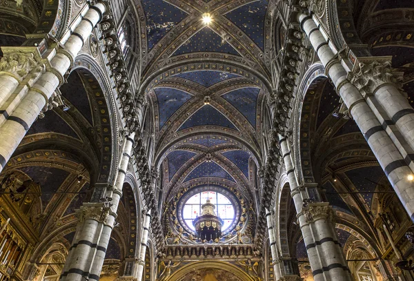 Interiores e detalhes da catedral de Siena, Siena, Itália — Fotografia de Stock