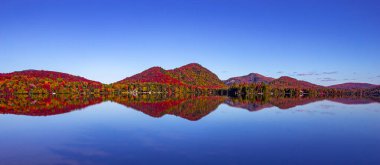 Laurentides 'teki Lac-Superieur manzarası, Mont-tremblant, Quebec, Kanada
