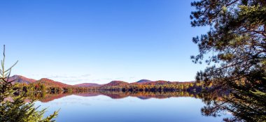Laurentides 'teki Lac-Superieur manzarası, Mont-tremblant, Quebec, Kanada