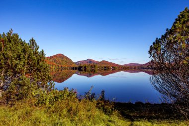Laurentides 'teki Lac-Superieur manzarası, Mont-tremblant, Quebec, Kanada