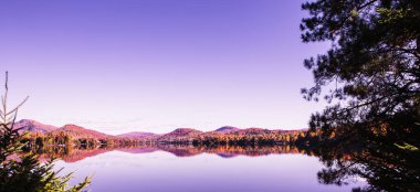 Laurentides 'teki Lac-Superieur manzarası, Mont-tremblant, Quebec, Kanada