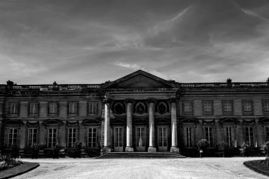 COMPIEGNE, FRANCE, 13 AĞUSTOS 2016: Compiegne Şatosu, 13 Ağustos 2016 Compiegne, Fransa