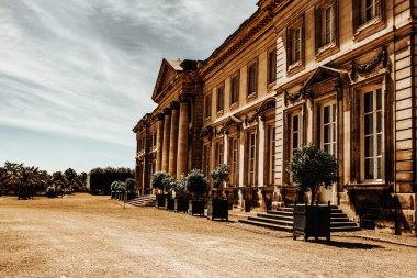 COMPIEGNE, FRANCE, 13 AĞUSTOS 2016: Compiegne Şatosu, 13 Ağustos 2016 Compiegne, Fransa