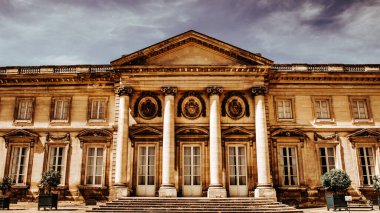 COMPIEGNE, FRANCE, 13 AĞUSTOS 2016: Compiegne Şatosu, 13 Ağustos 2016 Compiegne, Fransa