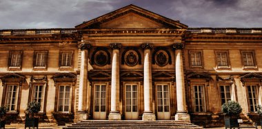 COMPIEGNE, FRANCE, 13 AĞUSTOS 2016: Compiegne Şatosu, 13 Ağustos 2016 Compiegne, Fransa