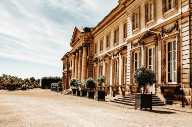 COMPIEGNE, FRANCE, 13 AĞUSTOS 2016: Compiegne Şatosu, 13 Ağustos 2016 Compiegne, Fransa