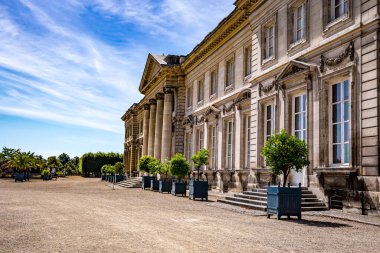 COMPIEGNE, FRANCE, 13 AĞUSTOS 2016: Compiegne Şatosu, 13 Ağustos 2016 Compiegne, Fransa