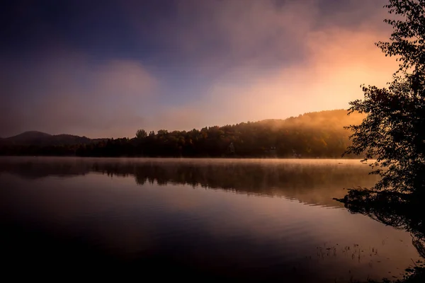 Över Båtbrygga Lac Superieur Dimmig Morgon Med Dimma Laurentides Mont — Stockfoto