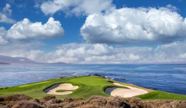 Pebble Beach golf sahasının manzarası, Hole 7, Monterey, California, ABD