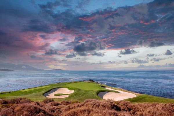 Näkymä Pebble Beach Golfkentälle Reikä Monterey Kalifornia Yhdysvallat — kuvapankkivalokuva