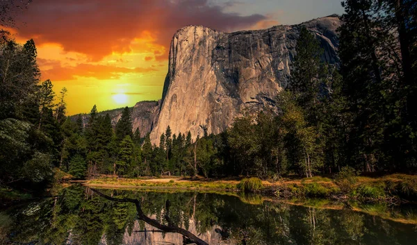 Parete Arrampicata Fama Mondiale Capitan Parco Nazionale Dello Yosemite California — Foto Stock