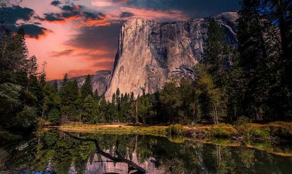 Parete Arrampicata Fama Mondiale Capitan Parco Nazionale Dello Yosemite California — Foto Stock