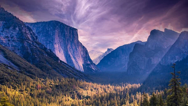 Parede Escalada Mundialmente Famosa Capitan Parque Nacional Yosemite Califórnia Eua — Fotografia de Stock