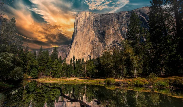 Parete Arrampicata Fama Mondiale Capitan Parco Nazionale Dello Yosemite California — Foto Stock