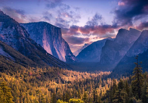 World Famous Rock Climbing Wall Capitan Yosemite National Park California — стоковое фото