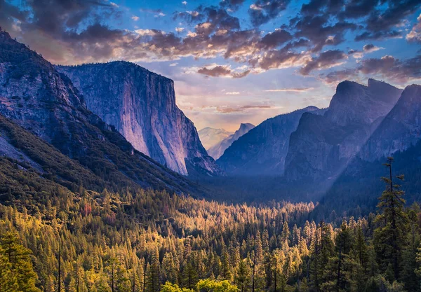 Parede Escalada Mundialmente Famosa Capitan Parque Nacional Yosemite Califórnia Eua — Fotografia de Stock