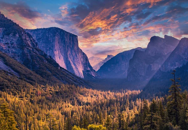 World Famous Rock Climbing Wall Capitan Yosemite National Park California — стоковое фото