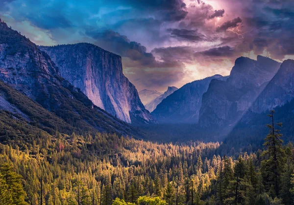 Parede Escalada Mundialmente Famosa Capitan Parque Nacional Yosemite Califórnia Eua — Fotografia de Stock