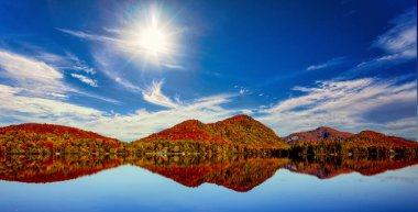 Laurentides 'teki Lac-Superieur manzarası, Mont-tremblant, Quebec, Kanada