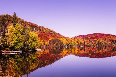 Laurentides 'teki Lac-Superieur manzarası, Mont-tremblant, Quebec, Kanada