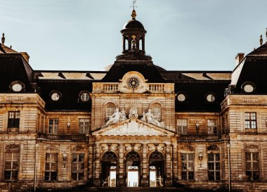 MAINCY, FRANCE, 30 Mart 2017: Vaux le Vikont kalesinin mimari detayları, 30 Mart 2017, Maincy, Fransa