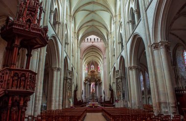 FECAMP, FRANCE, AĞUSTOS 02 İç İşleri ve Abbatiale de la Trinite, Fecamp, Normandiya, Fransa 'nın mimari detayları. Ağustos 02, 2013 Fecamp, Fransa