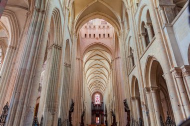 FECAMP, FRANCE, AĞUSTOS 02 İç İşleri ve Abbatiale de la Trinite, Fecamp, Normandiya, Fransa 'nın mimari detayları. Ağustos 02, 2013 Fecamp, Fransa