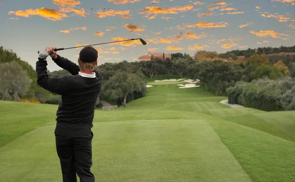 Muž Golf Swing Golfovém Hřišti Valderrama Španělsko — Stock fotografie