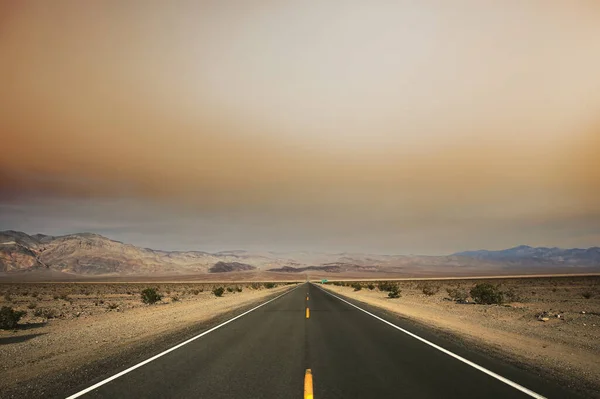 Road Lines Death Valley Desert California Usa — Stock Photo, Image