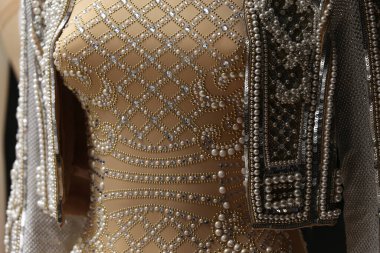 Elbise ve dantelin ayrıntıları