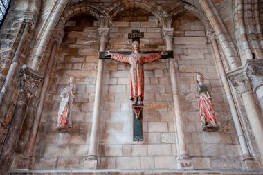 REIMS, FRANCE, SEPTEMBER 14, 2015: Saint-Remi bazilikasının iç ve mimari detayları, 14 Eylül 2015, Reims, Champagne, France.