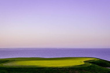 Pleneuf Val Andre Golf Sahası, Bretagne, Fransa, arka planda, kanal denizi