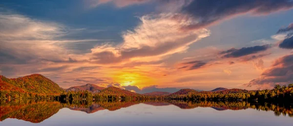 Άποψη Του Lac Superieur Στο Laurentides Mont Tremblant Quebec Καναδάς — Φωτογραφία Αρχείου