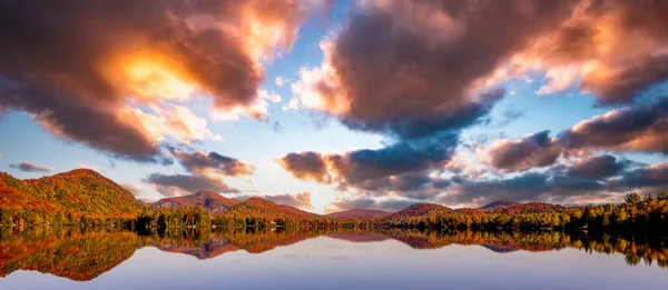 Pandangan Lac Superieur Laurentides Mont Gemetar Quebec Kanada — Stok Foto