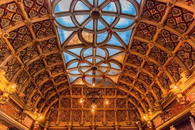 FECAMP, FRANCE AĞUSTOS 01: Palais de la Benedictine, Fecamp, Normandiya, Fransa 'nın iç mimari ve mimari detayları. AĞUSTOS 01, 2013 Fecamp, Fransa