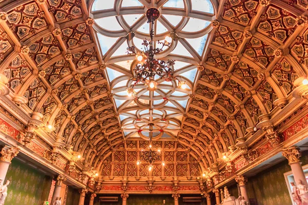 FECAMP, FRANCE AĞUSTOS 01: Palais de la Benedictine, Fecamp, Normandiya, Fransa 'nın iç mimari ve mimari detayları. AĞUSTOS 01, 2013 Fecamp, Fransa