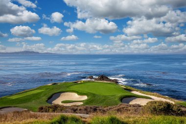 Pebble Beach golf sahasının manzarası, Hole 7, Monterey, California, ABD